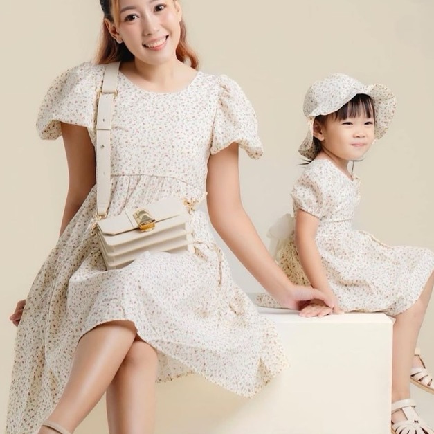 【預購】泰國連線 | 親子系列・唯美蝴蝶結綁帶碎花洋(2色) *mom 【預購】泰國連線 | 親子系列・唯美蝴蝶結綁帶碎花洋(2色) *mom