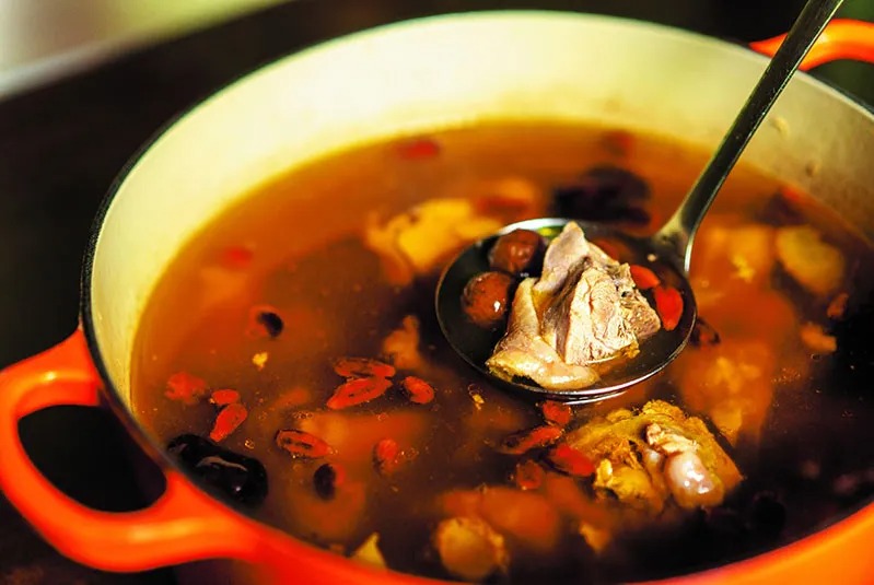 油甘果又名余甘子,原產於印度,能夠幫助調節生理機能