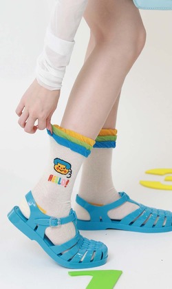 怎麼這麼活力滿滿的電話君 五入組 | 中筒襪