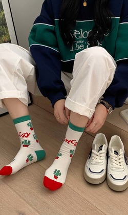 花吃仙人掌 二入組 | 中筒襪