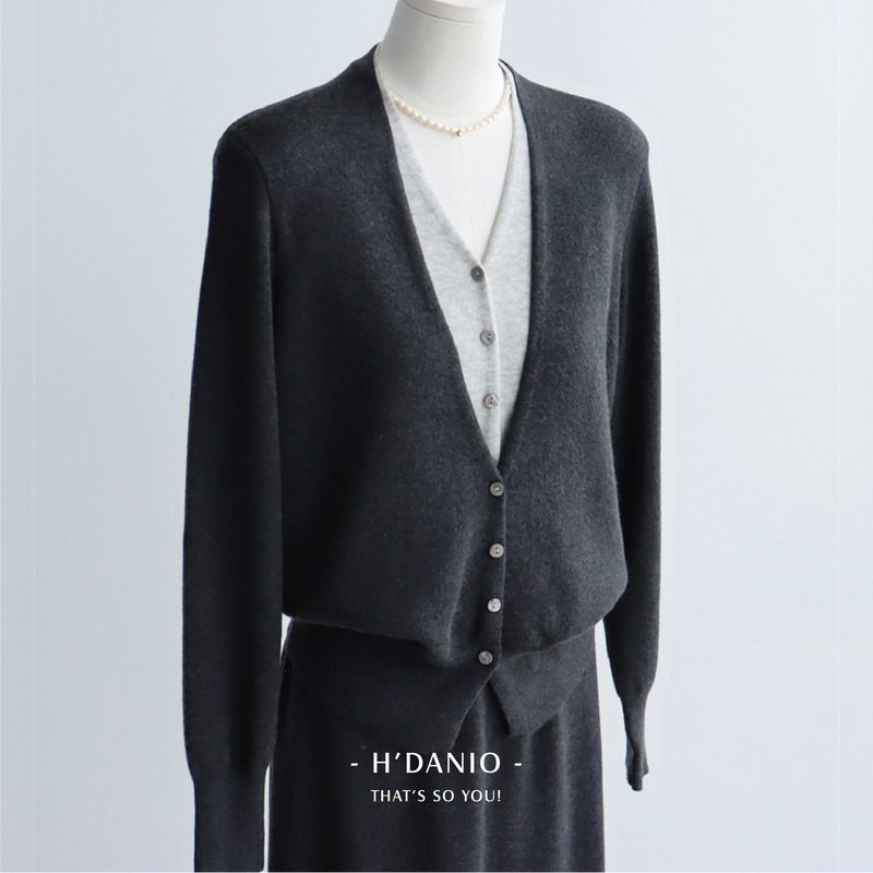 艾希特4釦層次針織長袖 7色 艾希特4釦層次針織長袖 7色