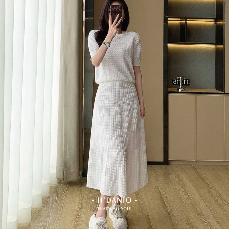 輕奢織紋提花簍空套裝 2色 輕奢織紋提花簍空套裝 2色