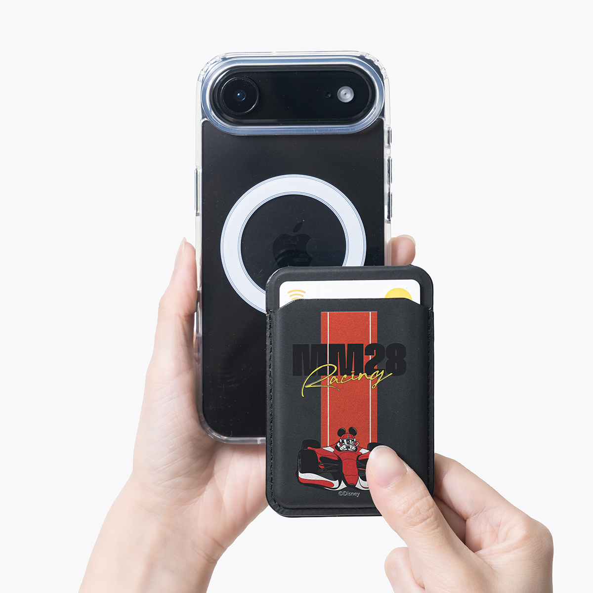 贈引磁貼,解放更多機型。非磁吸手機殼,或是無MagSafe機種也可以磁吸使用(需黏貼於手機殼外側)