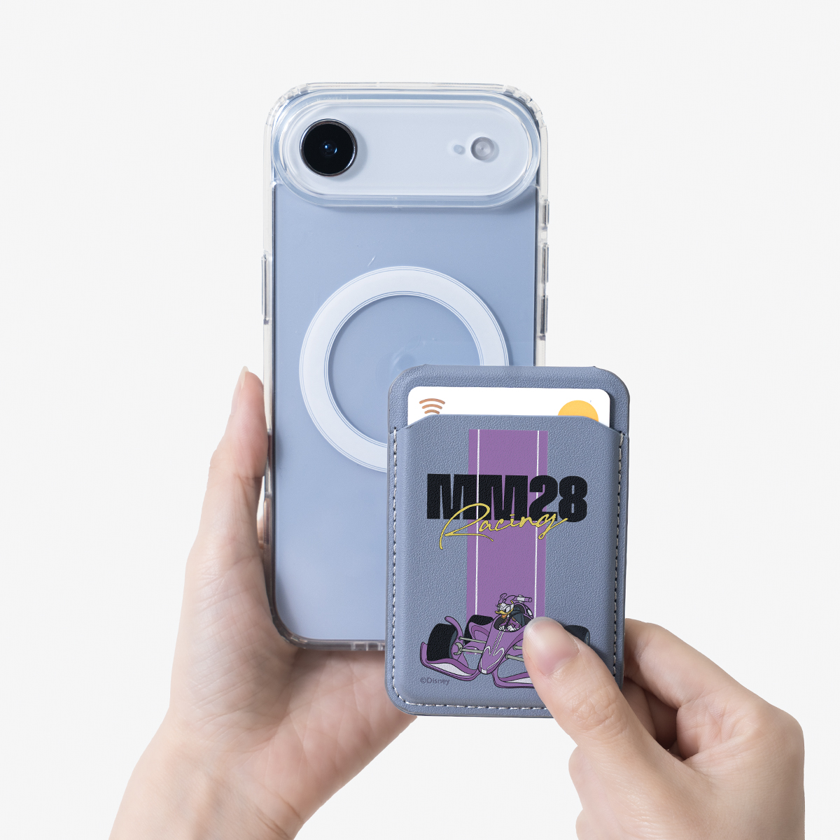 贈引磁貼,解放更多機型。非磁吸手機殼,或是無MagSafe機種也可以磁吸使用(需黏貼於手機殼外側)