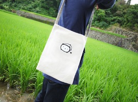 【純手工絹印 -單肩側背包】熊小寶 發呆歡呼日常 / 雙面套色 【純手工絹印 -單肩側背包】熊小寶 發呆歡呼日常 / 雙面套色