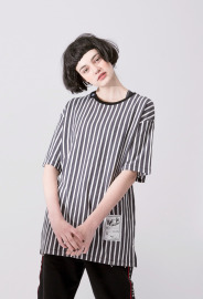 【中性款】鐵環裝飾條紋短袖TEE/灰白 【中性款】鐵環裝飾條紋短袖TEE/灰白