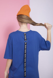 【中性款】項鍊設計短袖上衣/寶藍色 【中性款】項鍊設計短袖上衣/寶藍色