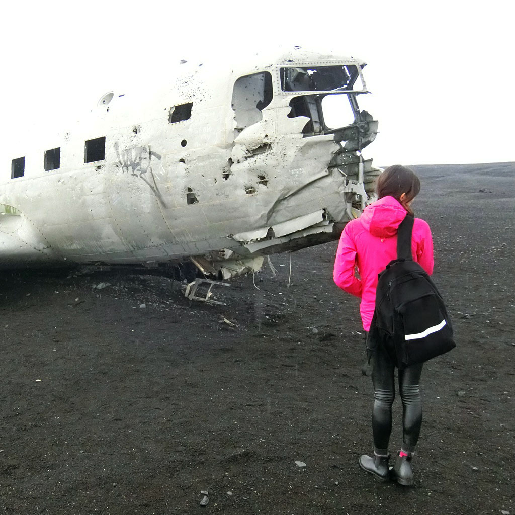揹著極光黑後背包在冰島的探險實紀