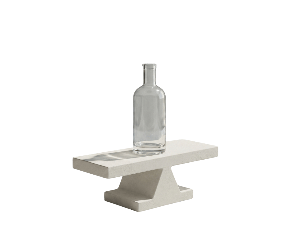 透明瓶身與天秤