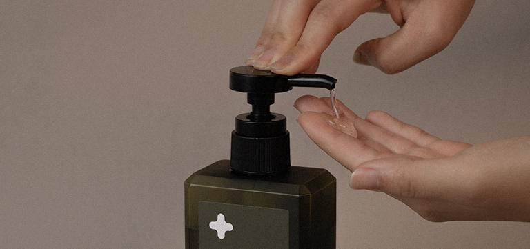 拯救髮際線的正確洗髮步驟三:塗抹合適的洗髮精產品