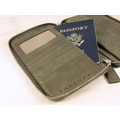 UN1 旅行護照手機牛皮拉鍊長夾 – 橄欖綠色 (可加購雷雕刻字)_5 UN1 旅行護照手機牛皮拉鍊長夾 – 橄欖綠色 (可加購雷雕刻字)_5