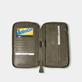 UN1 旅行護照手機牛皮拉鍊長夾 – 橄欖綠色 (可加購雷雕刻字) UN1 旅行護照手機牛皮拉鍊長夾 – 橄欖綠色 (可加購雷雕刻字)