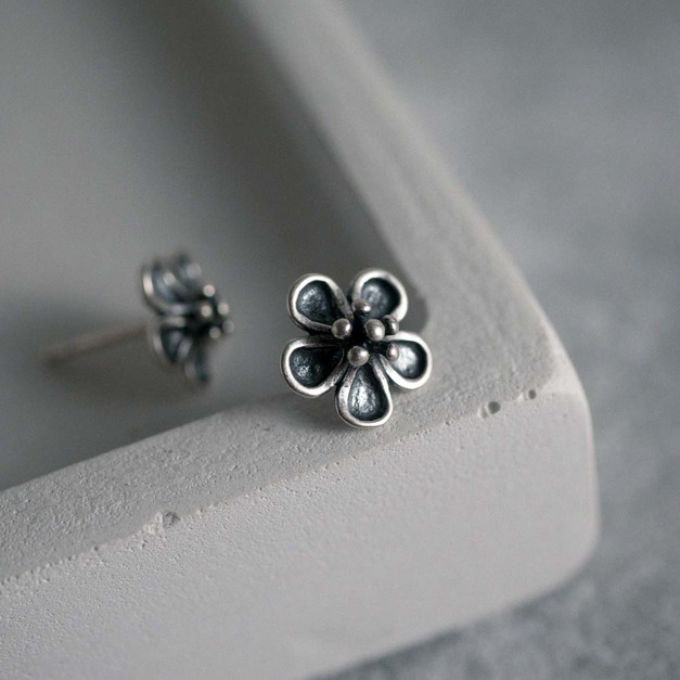 綻放|925純銀耳環・貼耳式 綻放|925純銀耳環・貼耳式