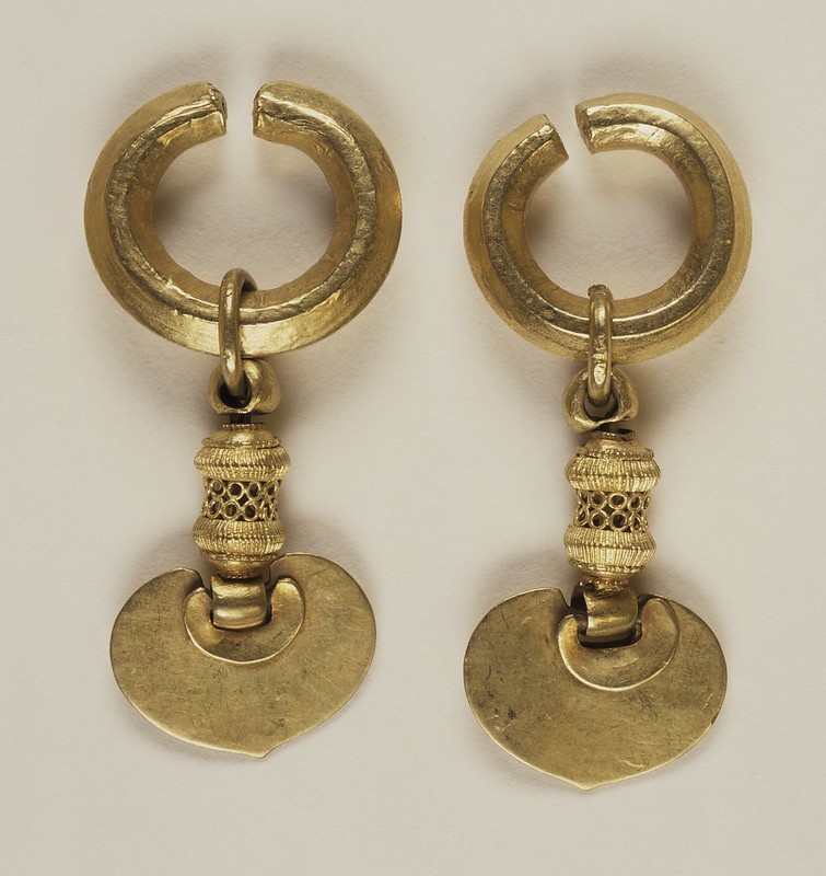 Jewelry from Korea in the Los Angeles County Museum of Art.jpg Jewelry from Korea in the Los Angeles County Museum of Art.jpg