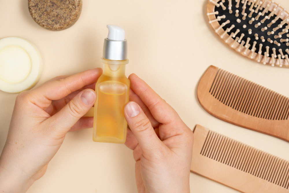 髮油還有隔熱護髮、修復受損髮質以及提升頭髮亮澤度的效果