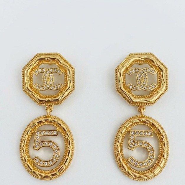 CHANEL 字母牌鏤空吊墜耳環 CHANEL 字母牌鏤空吊墜耳環