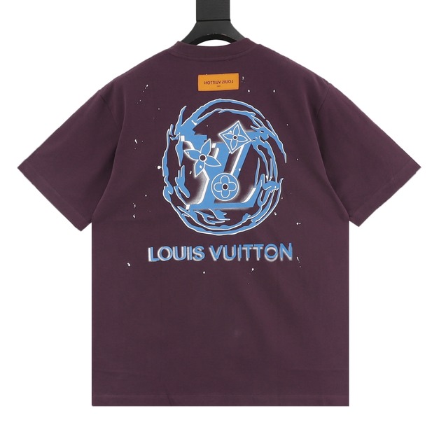 LOUIS VUITTON 藍調渦流LV印花噴墨短袖 (酒紅) LOUIS VUITTON 藍調渦流LV印花噴墨短袖 (酒紅)
