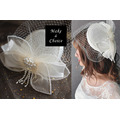 A220902【現貨】法式復古優雅白色棉麻緞面蝴蝶結珍珠網紗小禮帽。新娘飾品派對復古婚紗寫真 A220902【現貨】法式復古優雅白色棉麻緞面蝴蝶結珍珠網紗小禮帽。新娘飾品派對復古婚紗寫真