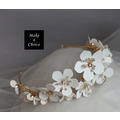 A230101【現貨】手工立體白色皮質花朵米珠金色髮箍皇冠。新娘飾品寫真派對_1 A230101【現貨】手工立體白色皮質花朵米珠金色髮箍皇冠。新娘飾品寫真派對_1