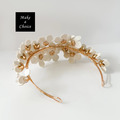 A230101【現貨】手工立體白色皮質花朵米珠金色髮箍皇冠。新娘飾品寫真派對_3 A230101【現貨】手工立體白色皮質花朵米珠金色髮箍皇冠。新娘飾品寫真派對_3