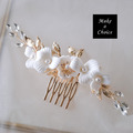 A231006【現貨】手工優雅白色陶瓷花水鑽珍珠金葉髮梳。新娘飾品派對表演寫真造型飾品_3 A231006【現貨】手工優雅白色陶瓷花水鑽珍珠金葉髮梳。新娘飾品派對表演寫真造型飾品_3