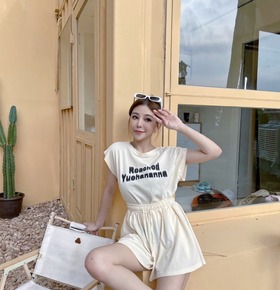 現貨無退換|套裝字母上衣+褲裙 現貨無退換|套裝字母上衣+褲裙