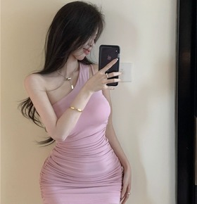 現貨無退換|純欲胸墊單邊露肩包臀洋 現貨無退換|純欲胸墊單邊露肩包臀洋