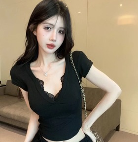 現貨無退換|性感拼接v領蕾絲T桖上衣 現貨無退換|性感拼接v領蕾絲T桖上衣