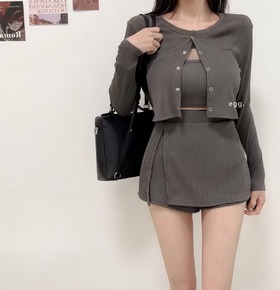 現貨無退換|純慾氣質線條罩杯背心+短褲裙+小外套 現貨無退換|純慾氣質線條罩杯背心+短褲裙+小外套