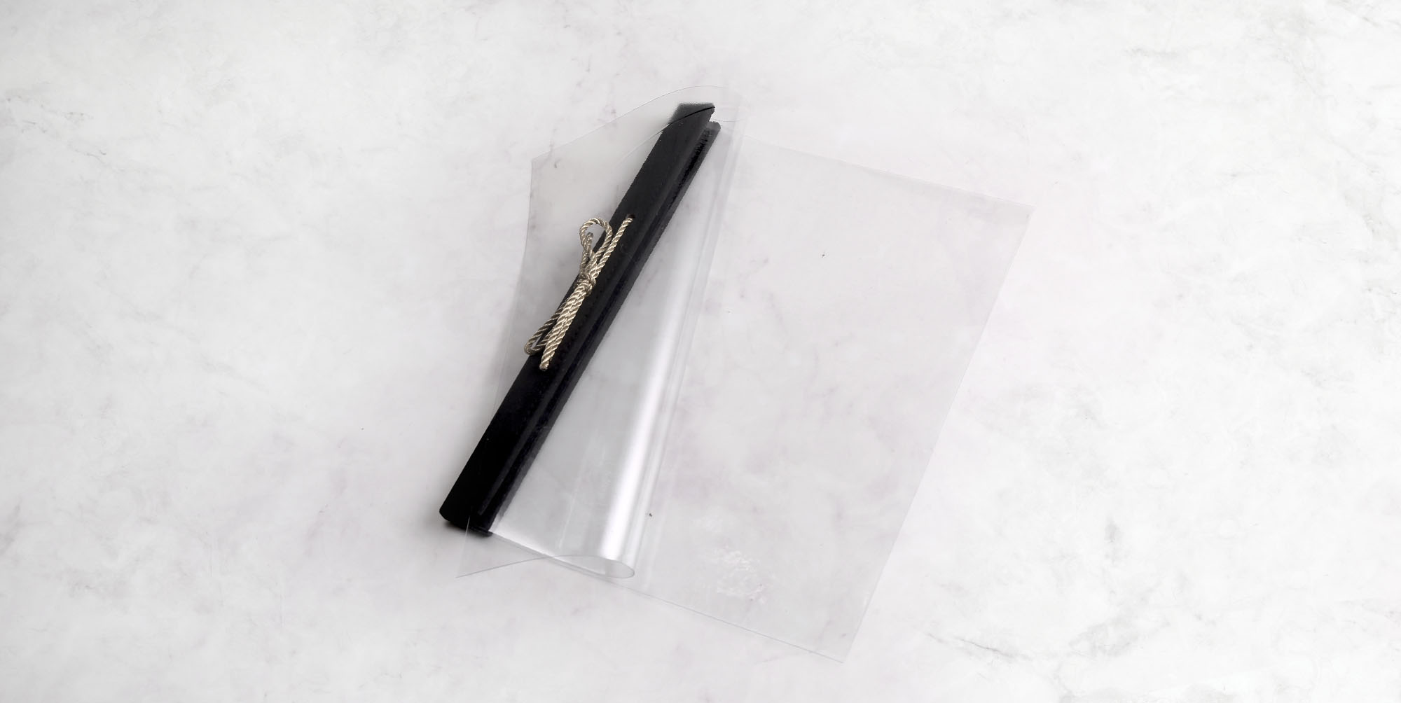 展示無底板款搭配透明內頁材質(霧透/亮透)