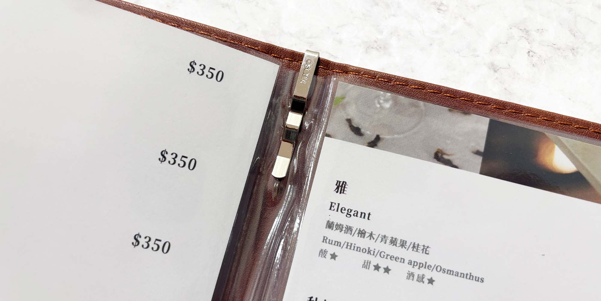 透明內頁採用可替換式透明套設計,方便抽換菜單內容,兼顧展示清晰度與日常使用耐久性。