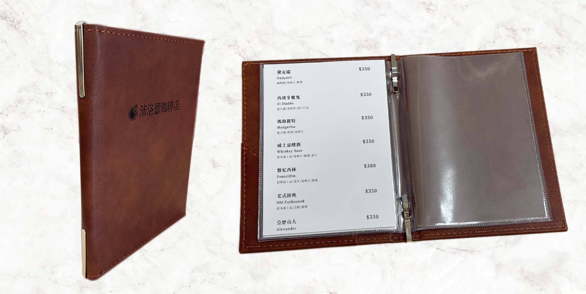 透明內頁採用可替換式透明套設計,方便抽換菜單內容,兼顧展示清晰度與日常使用耐久性。