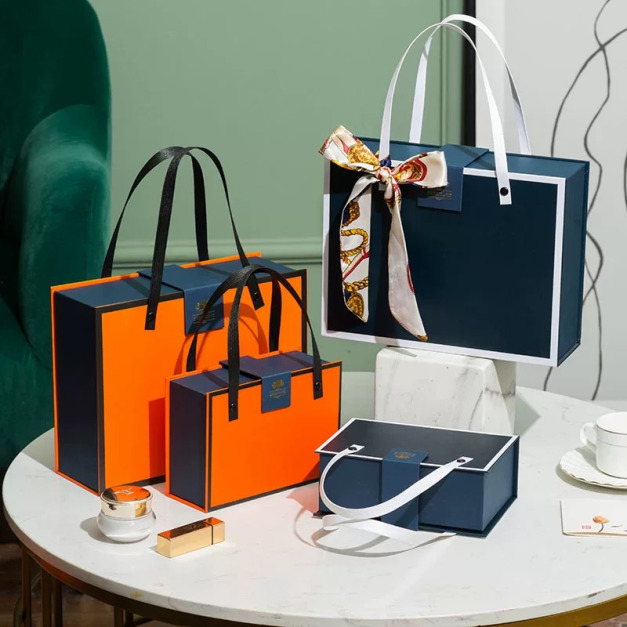 禮盒包裝(不含絲巾)(可自行在備註欄選包裝顏色。若沒選色，則依照庫存和商品顏色來配色出貨)