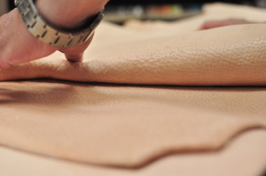 Natural Embossing 自然摔花 南美原色牛皮 牛頸皮 全張 【請私訊訂購】