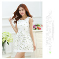夏季淑女風刺繡歐根紗無袖修身小碎花連身裙