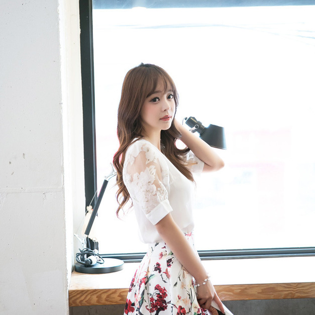 夏季白色雪紡上衣碎花短裙套裝