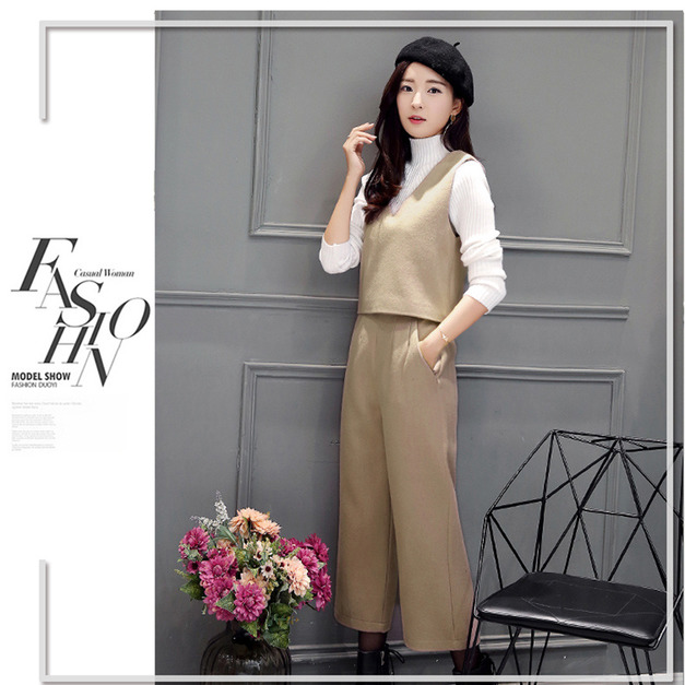      卡其色加白毛衣