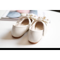 日系時尚蕾絲珍珠蝴蝶結米白色公主鞋/包鞋_1