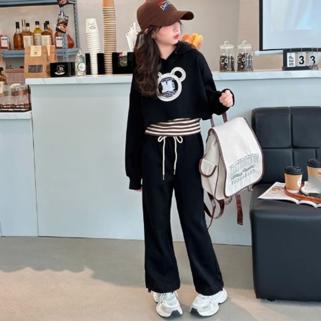 秋裝韓版中大童連帽蝙蝠袖上衣+條紋背心+長褲三件套(黑色)