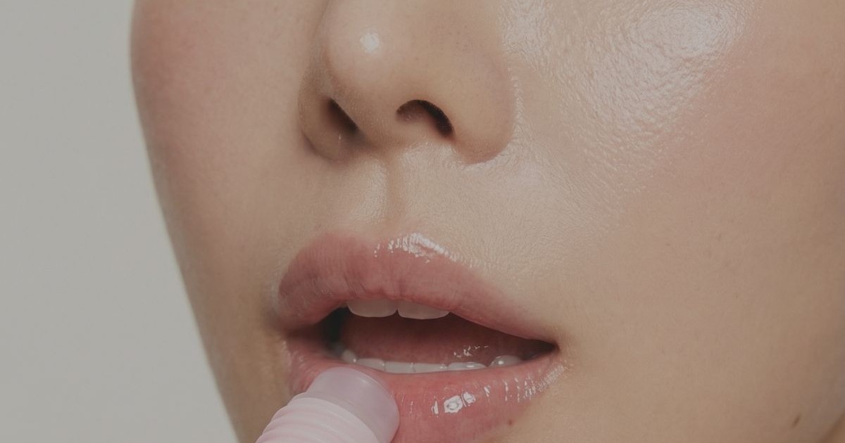 嘴唇乾裂脫皮怎麼辦？護唇膏、唇膜怎麼選怎麼擦