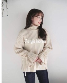 鄰家女孩手袖收繩立領坑條毛衣