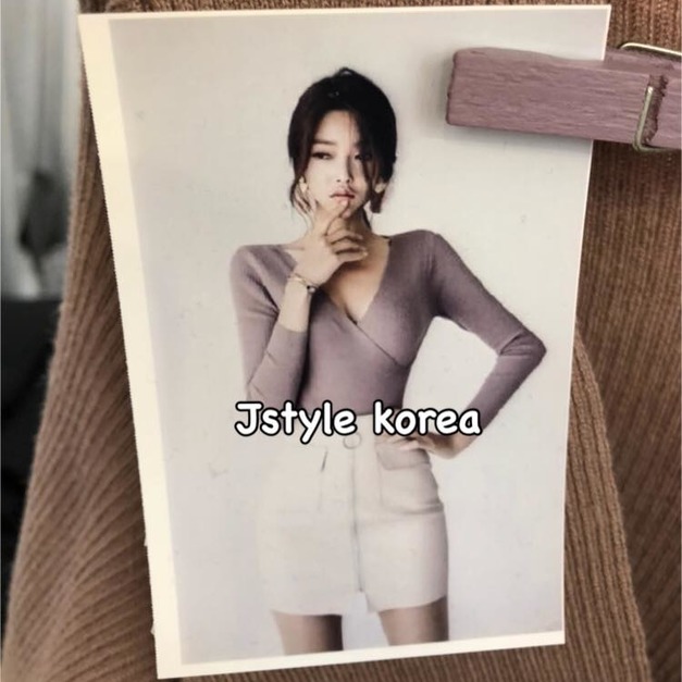 性感V低胸坑條針織上衣