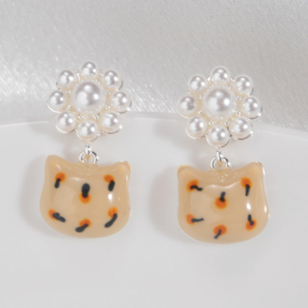 珍珠花朵貓咪臉耳環