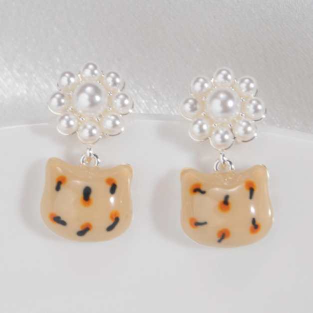 珍珠花朵貓咪臉耳環