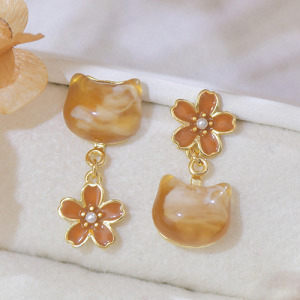 琥珀花朵貓咪耳環一對