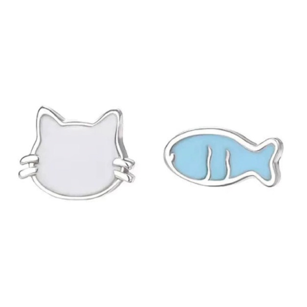 白貓藍魚不對稱耳環一對
