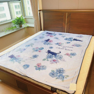 Kusuguru 貓咪碎花法蘭絨毯-藍色