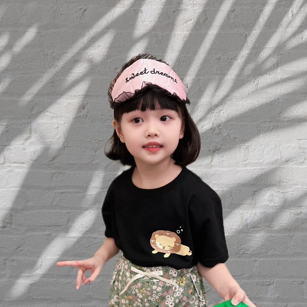 波獅小睡 黑色短T