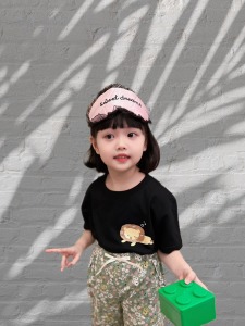 波獅小睡 黑色短T