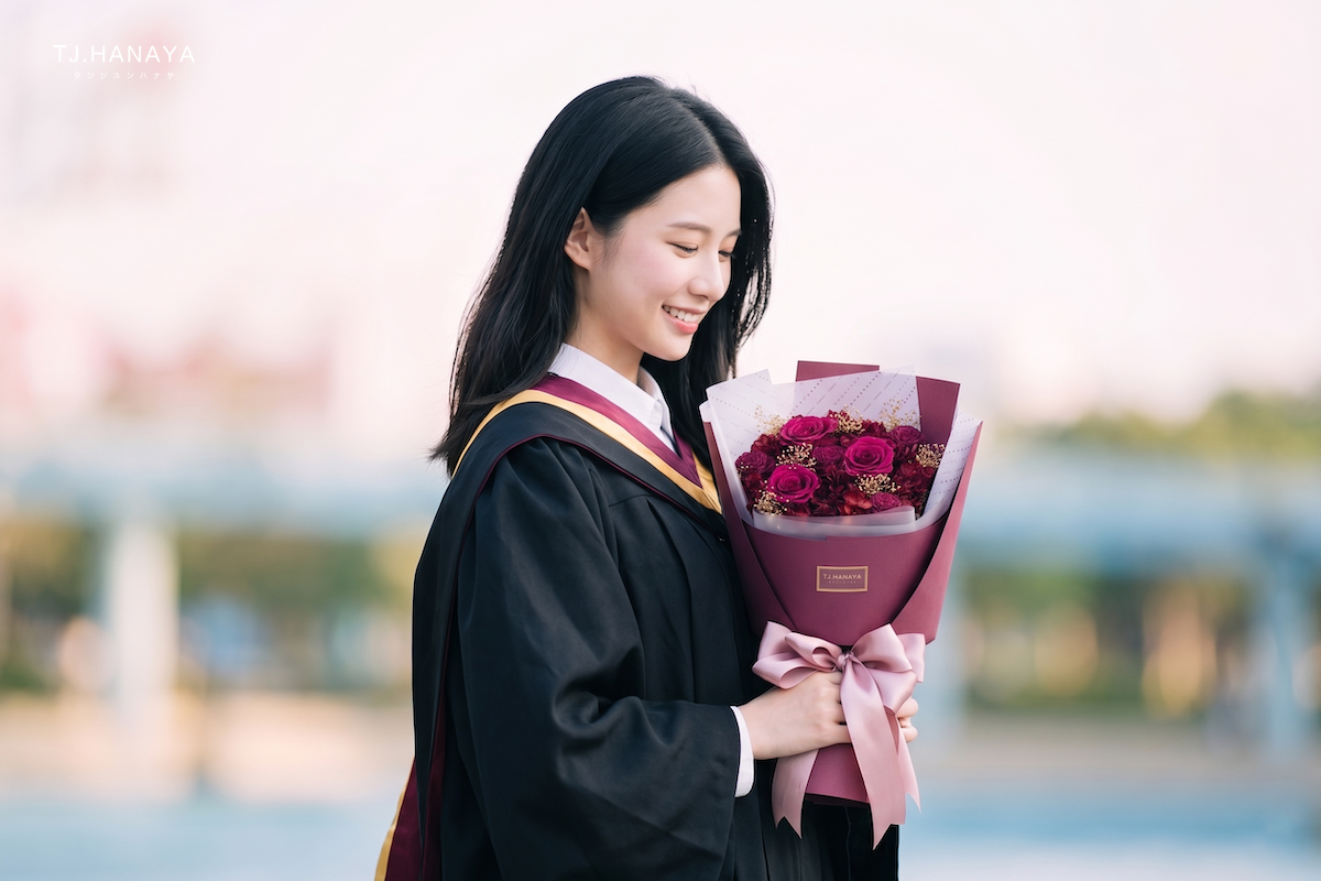 畢業永生花束怎麼選？畢業送花推薦＆人氣色系與款式挑選攻略